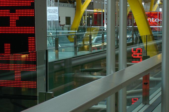 image Interior de la T4, aeropuerto de Barajas, Madrid