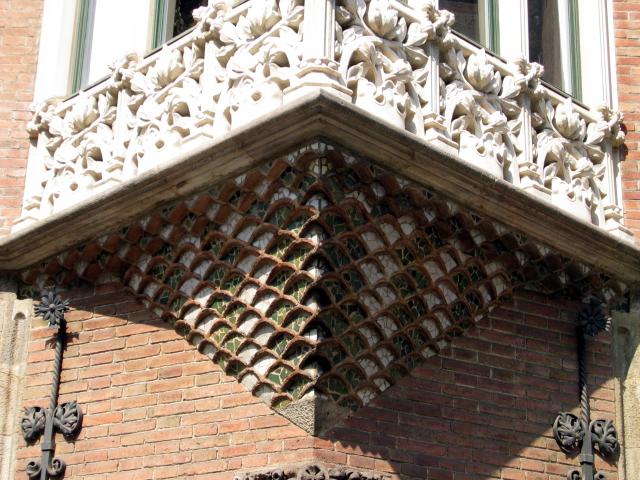 image Detalle de un balcón de la Casa Terrades, "casa de les Punxes", Barcelona