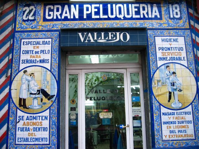 image Azulejos de "Vallejo Peluqueros", calle Santa Isabel, Madrid