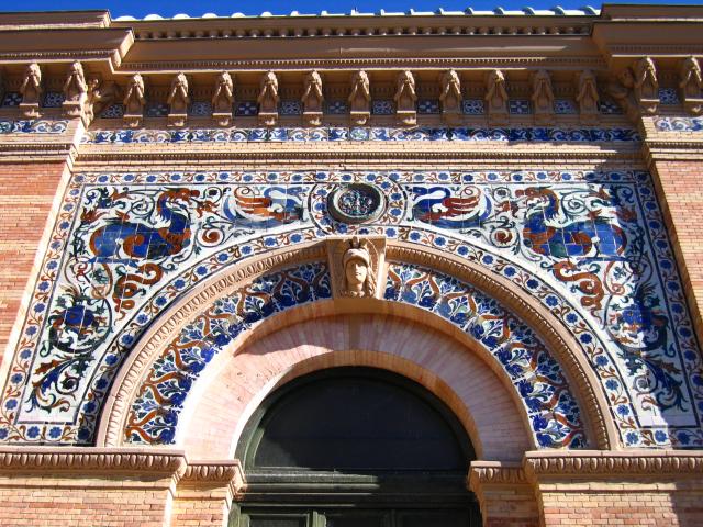 image Detalle del Palacio de Velázquez, parque de El Retiro, Madrid