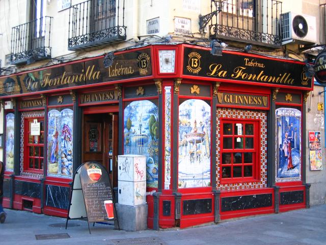 image Azulejos pintados de la taberna "La Fontanilla", Puerta Cerrada, Madrid