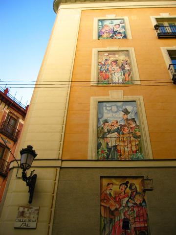 image Trampantojos de Mingote en la calle Postas, Madrid