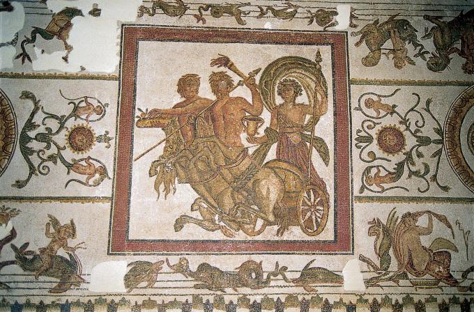 image Mosaico con carro tirado por centauros rodeados de delfines, Museo del Bardo, Túnez