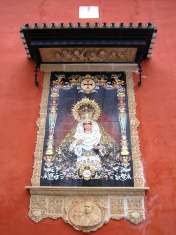 image Azulejos representando a María Santísima del Dulce Nombre, plaza San Lorenzo, Sevilla