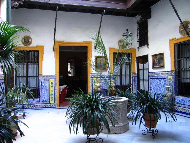 image Patio andaluz en el barrio de Santa Cruz, Sevilla