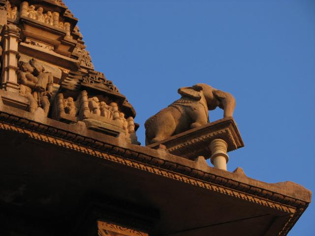 image Detalle del templo de Vishvanath, Khajuraho, India