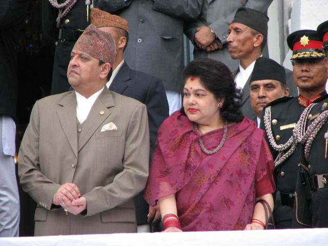 image Los reyes de Nepal Birendra y Aishwarya, en Indra Jatra, Katmandú, Nepal