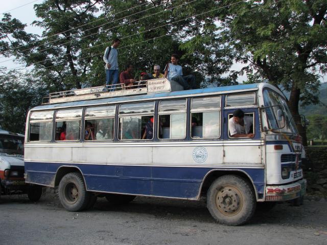 image Autobús local en Pokhara, Nepal