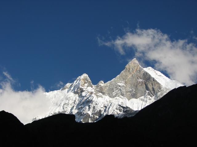 image El Machapuchare visto desde el campo base, Himalaya, Nepal