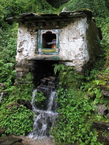 image Molino de oración budista en Langtang, Himalaya, Nepal