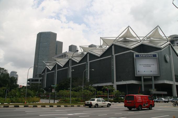 image Centro comercial con pantalla gigante en Singapur