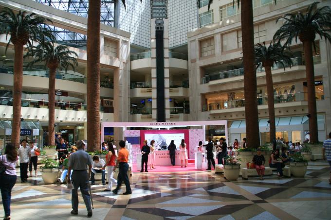 image Interior de centro comercial en Singapur