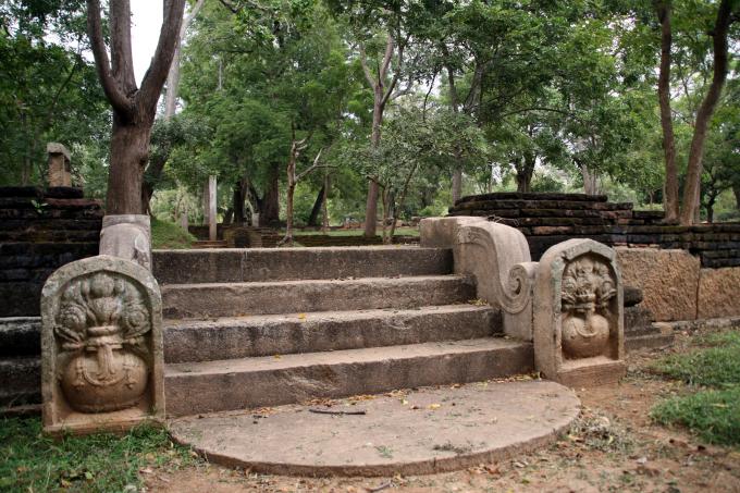 image Estela en Anuradhapura, Sri Lanka