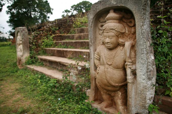 image Estelas de acceso al palacio real, Anuradhapura, Sri Lanka