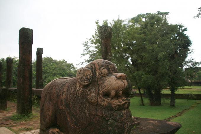 image Estatua de león, Polonnaruwa, Sri Lanka
