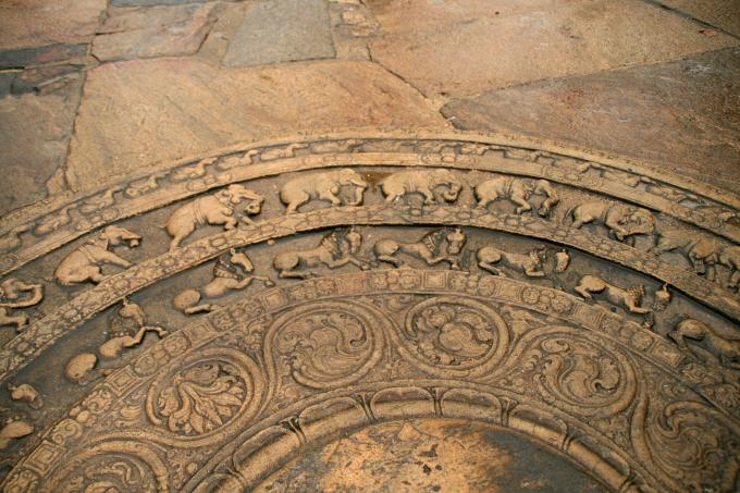 image Detalle de tesela en el Vatadage, Polonnaruwa, Sri Lanka