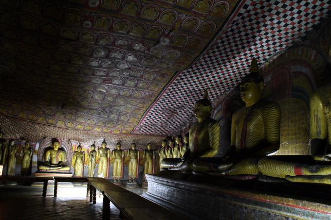 image Interior de templo en las Cuevas de Dambulla, Sri Lanka
