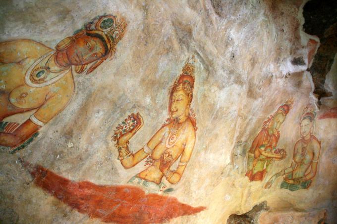 image Fresco con mujeres en una cueva de Sigiriya, Sri Lanka