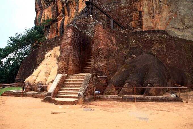 image Detalle de las zarpas de la Puerta del León, ciudad-roca de Sigiriya, Sri Lanka