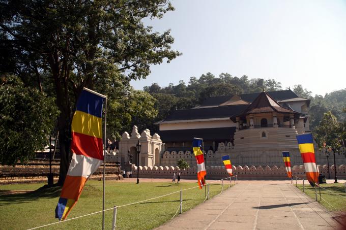 image Templo del Diente de Buda, Kandy, Sri Lanka