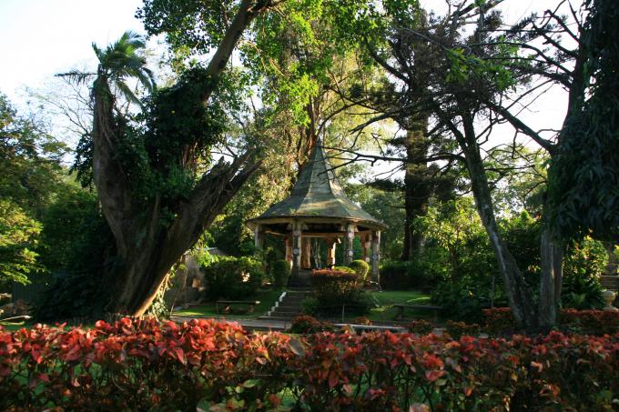 image Quiosco en los Jardines Reales, Kandy, Sri Lanka