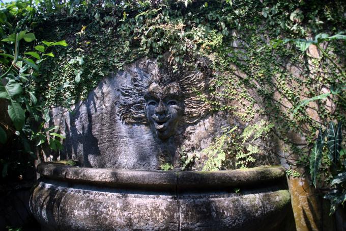 image Fuente en los Brief Gardens, Aluthgama , Sri Lanka