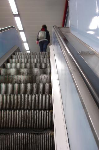 image Escalera mecánica en el metro de Madrid