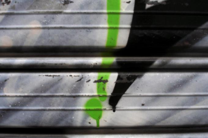 image Textura metálica con mancha verde