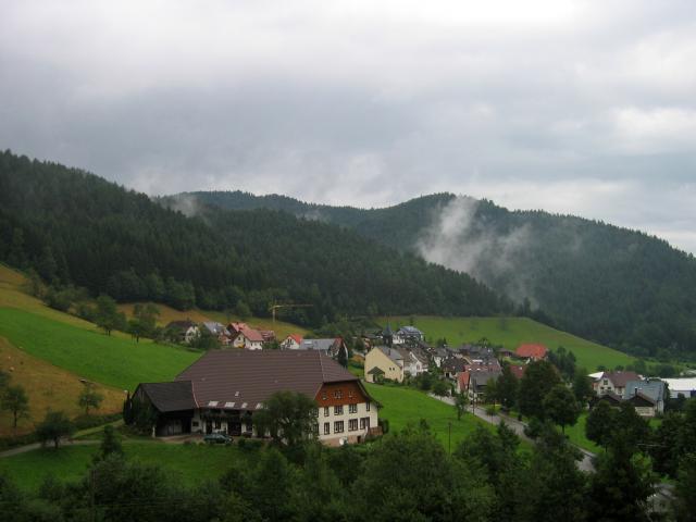 image Vista general de pueblo en la Selva Negra, Alemania