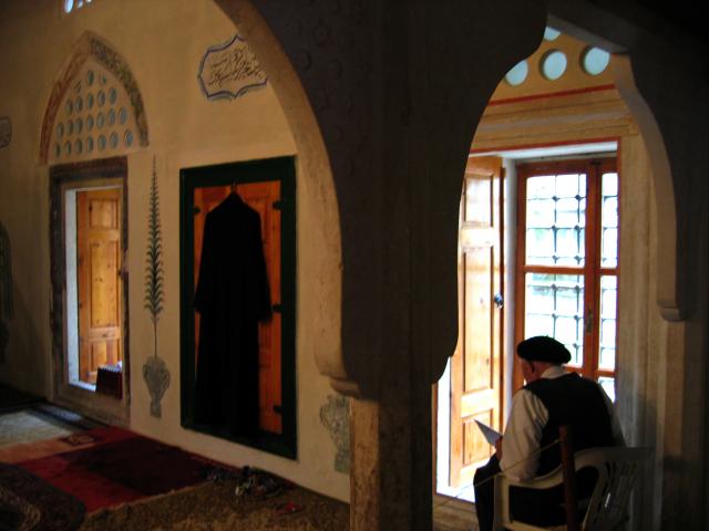 image Interior de mezquita, Mostar, Bosnia-Herzegovina