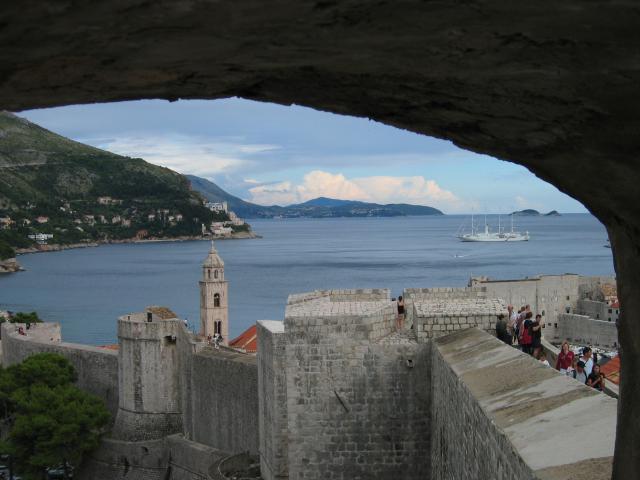 image Vista del mar desde el interior de la muralla, Dubrovnik, Croacia