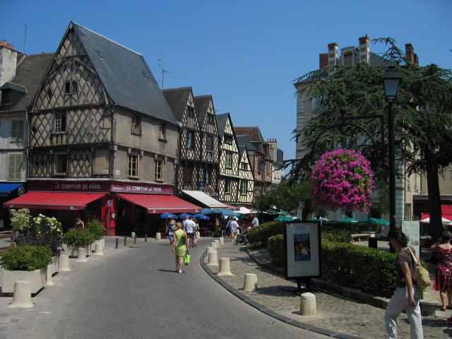 image Calle de la ciudad vieja de Bourges, Francia