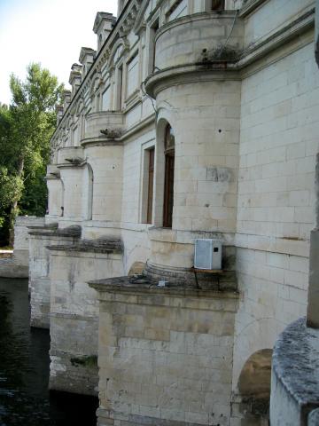 image Detalle del castillo de Chenonceaux y el río Loira, Francia