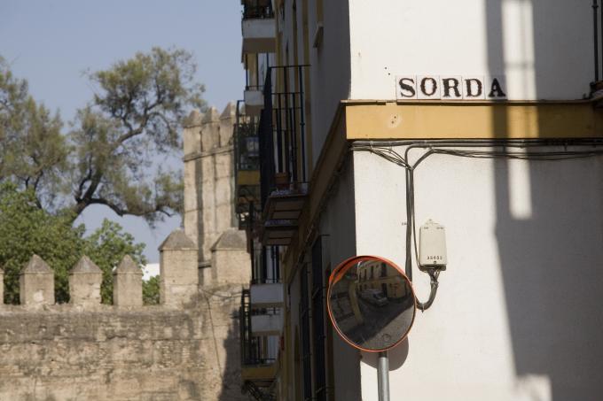 image Vista de la muralla de Sevilla