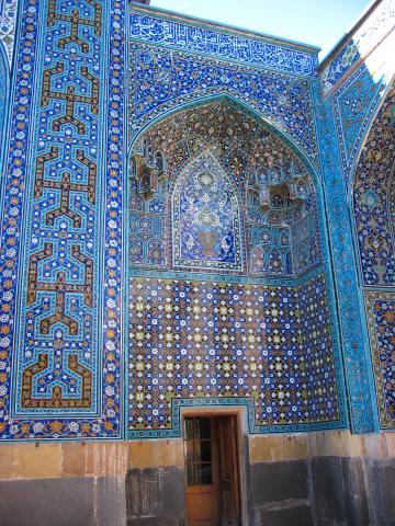 image Detalle de pequeño iwan, patio del mausoleo de Sheikh Safi od-Din, Ardabil, Irán
