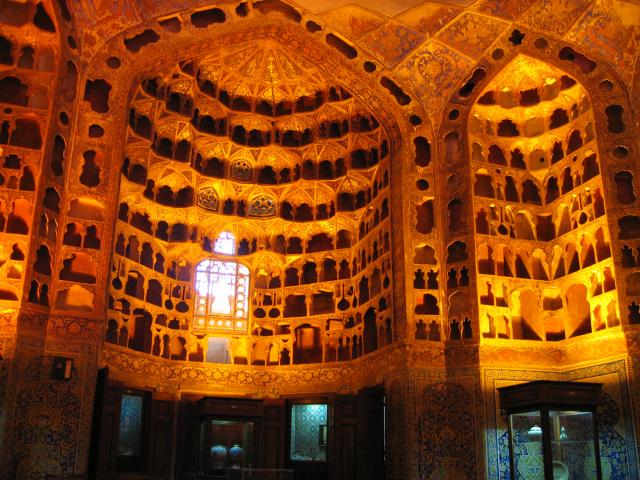 image Interior del museo de porcelana china, mausoleo de Sheikh Safi od-Din, Ardabil, Irán