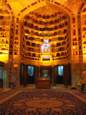 image Interior del museo de porcelana china, mausoleo de Sheikh Safi od-Din, Ardabil, Irán