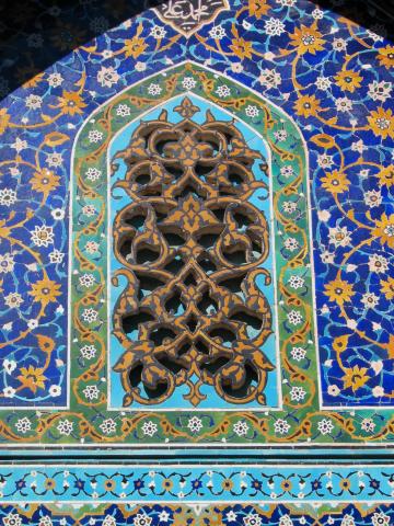 image Detalle de azulejos pintados, mausoleo de Sheikh Safi od-Din, Ardabil, Irán