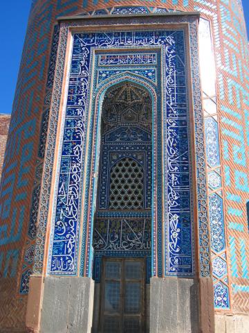 image Puerta de la torre del mausoleo de Sheikh Safi od-Din, Ardabil, Irán