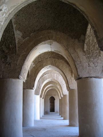image Detalle de arcadas, Mezquita de Tarikhaneh, Damghan, Irán