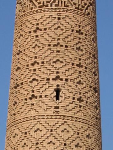 image Detalle del minarete de la Mezquita de Tarikhaneh, Damghan, Irán