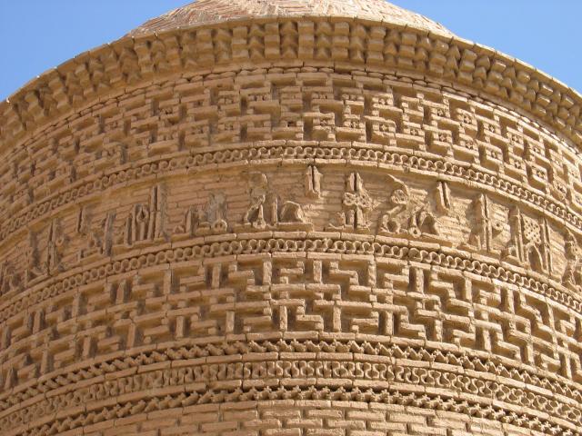 image Detalle de la Torre de Pir-e Alamdar, Damghan, Irán