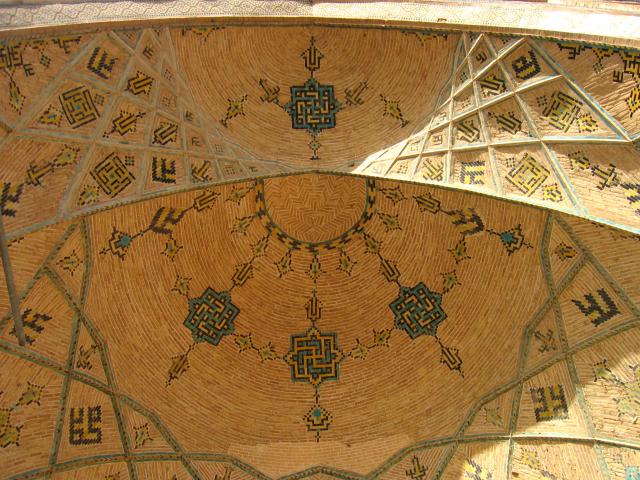 image Decoración del techo de un Iwan de la mezquita de Jomeini, Semnan, Irán