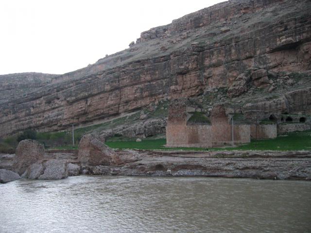 image Resto de puente sasánida, Irán