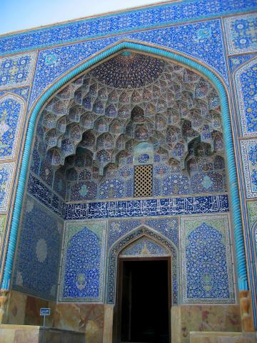 image Entrada principal a la mezquita de Sheikh Lotfollah en la Plaza del Imam, Isfahán, Irán