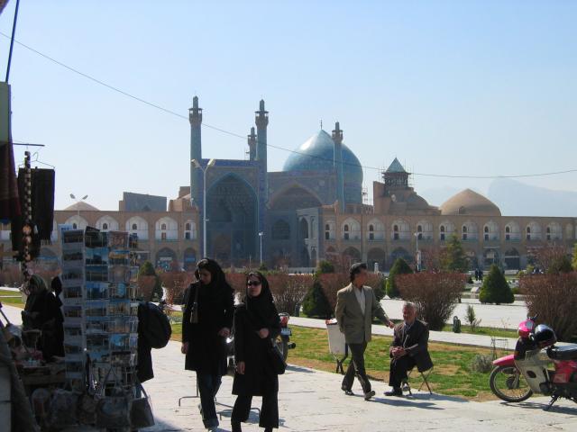 image Transeúntes en la Plaza del Imam, Isfahán, Irán
