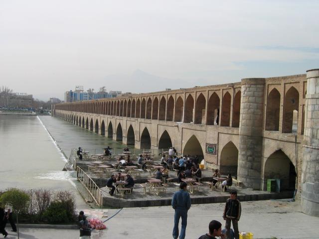 image Casa de té junto al puente Sio-Seh Pol, Isfahán, Irán