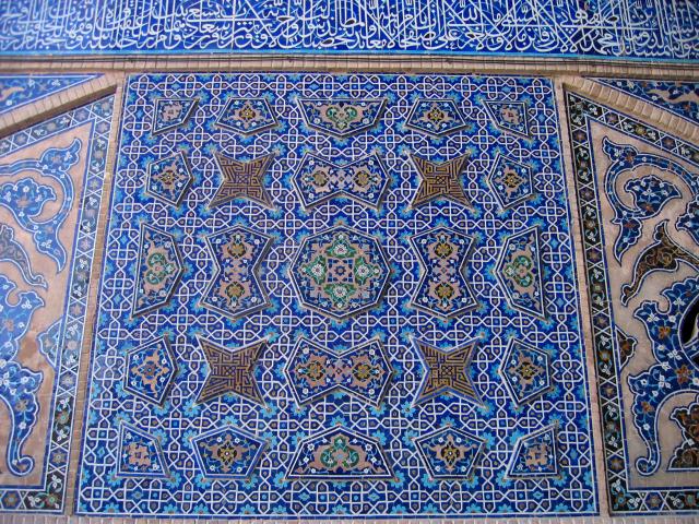 image Detalle de azulejos pintados en la mezquita del viernes, Isfahán, Irán