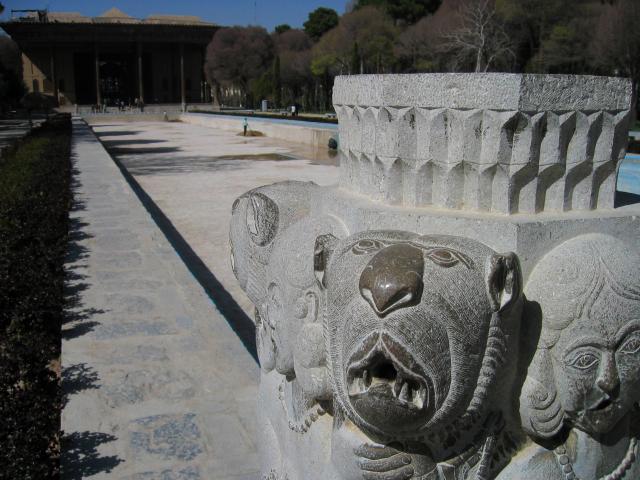 image Paseo de acceso al palacio de Chehel Sutun, Isfahán, Irán