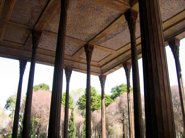 image Columnas del palacio de Chehel Sutun, Isfahán, Irán